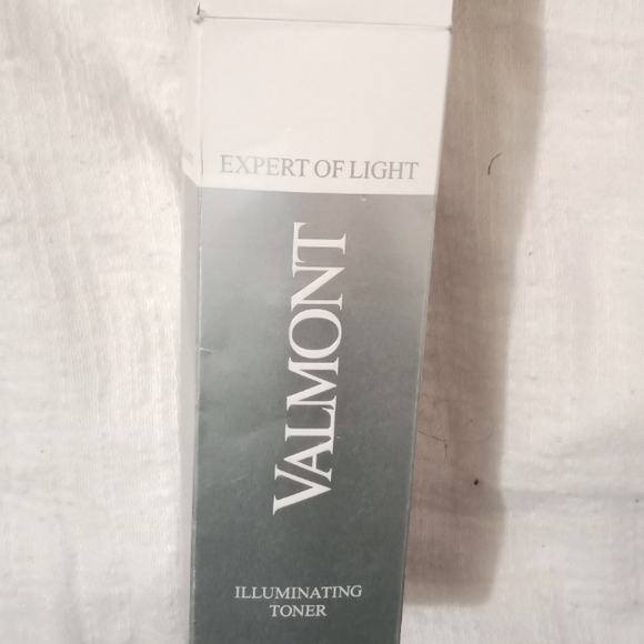 Valmont illuminating toner - Picture 1 of 4